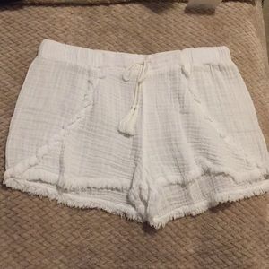 White linen short